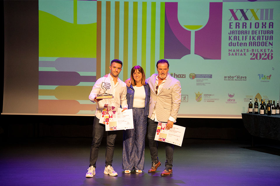 Juan y Juanje Valdelana recogen premios en la Fiesta de la Vendimia de Rioja Alavesa 2026 - Bodegas Valdelana (Elciego)